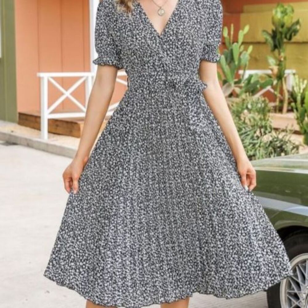 Women’s Black Floral Pleated Midi Dress V-Neck Puff Sleeve Size L New